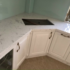 Bàn bếp đá nhân tạo