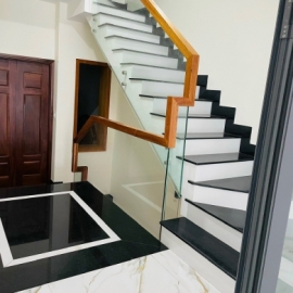 Cầu Thang Đen Trắng