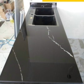 Đá bếp đen Tia Chớp