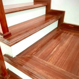 Đá cầu Thang Đỏ Vân Gỗ