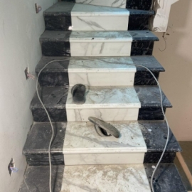 Đá Cầu Thang Trắng Đen